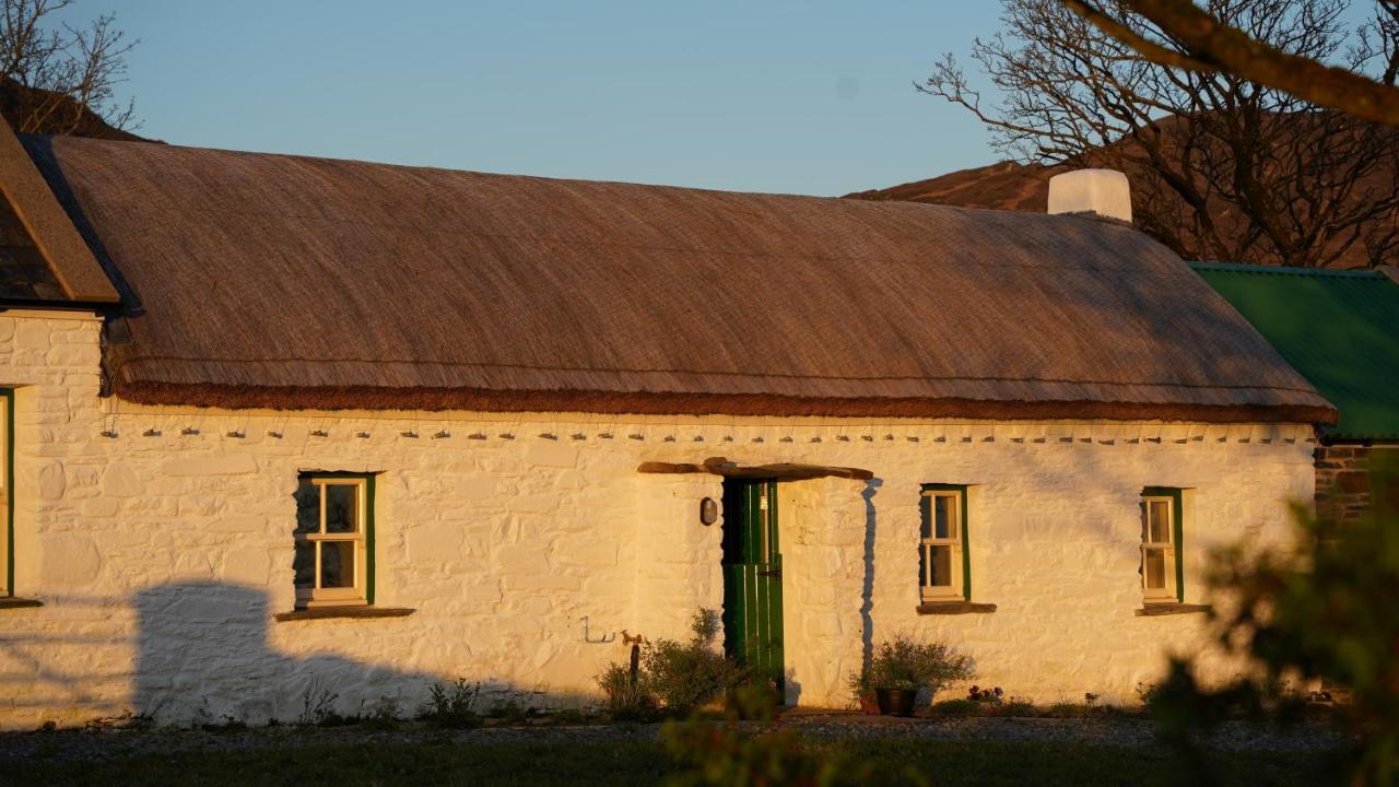 Secluded Thatched Cottage, Near Beaches & Hill Walking Rashenny المظهر الخارجي الصورة